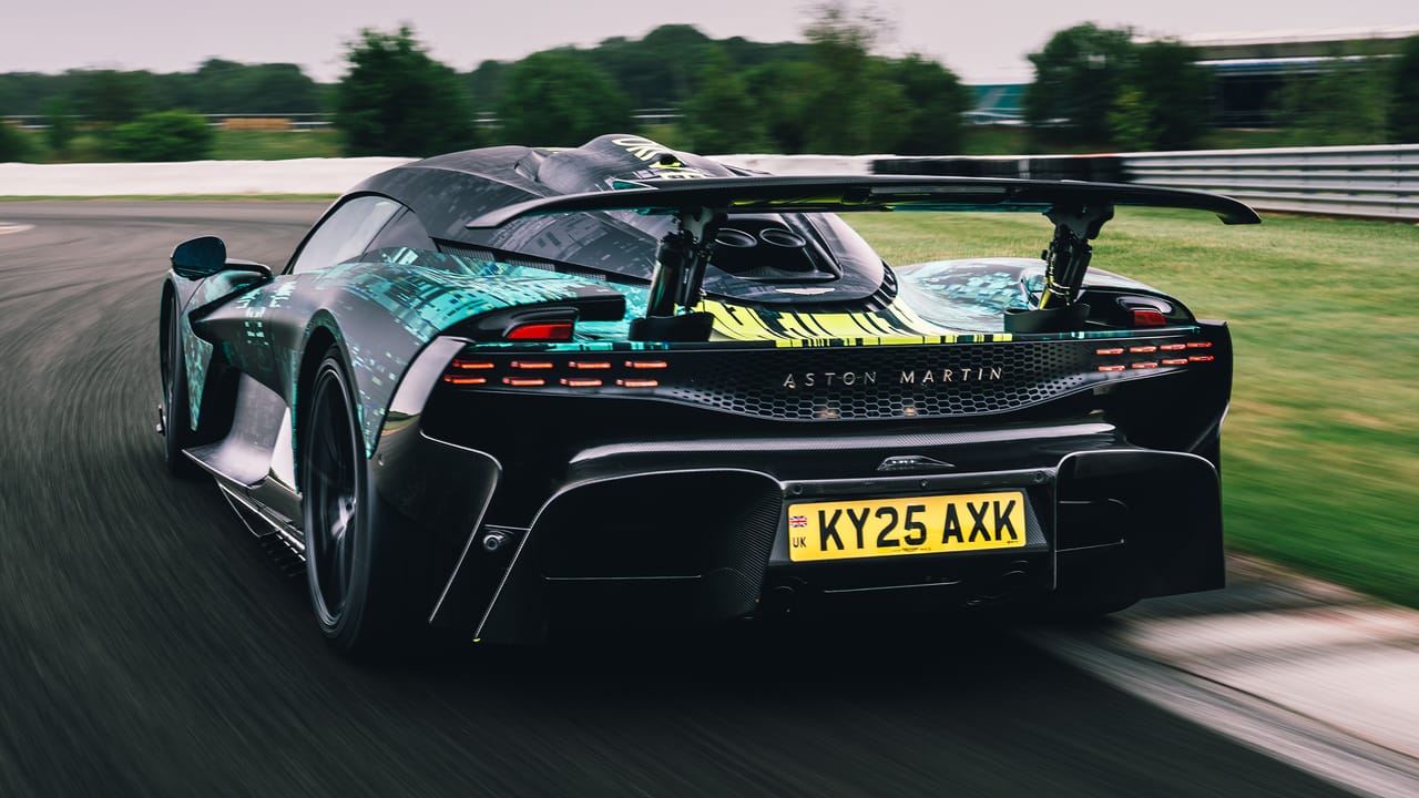 Aston Martin Valhalla hybrid V8 engine