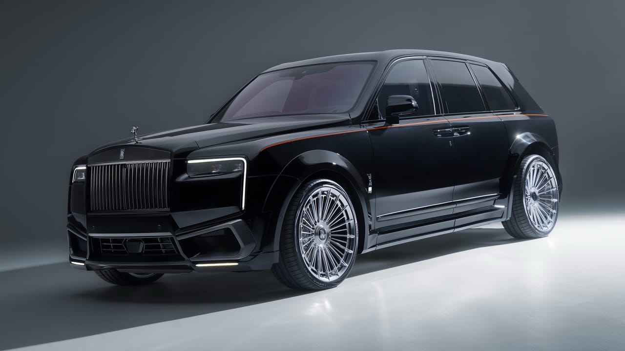 Widebody Rolls-Royce Cullinan with 24-inch wheels