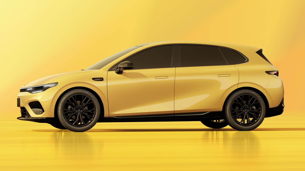 Leapmotor B05 electric hatchback in yellow