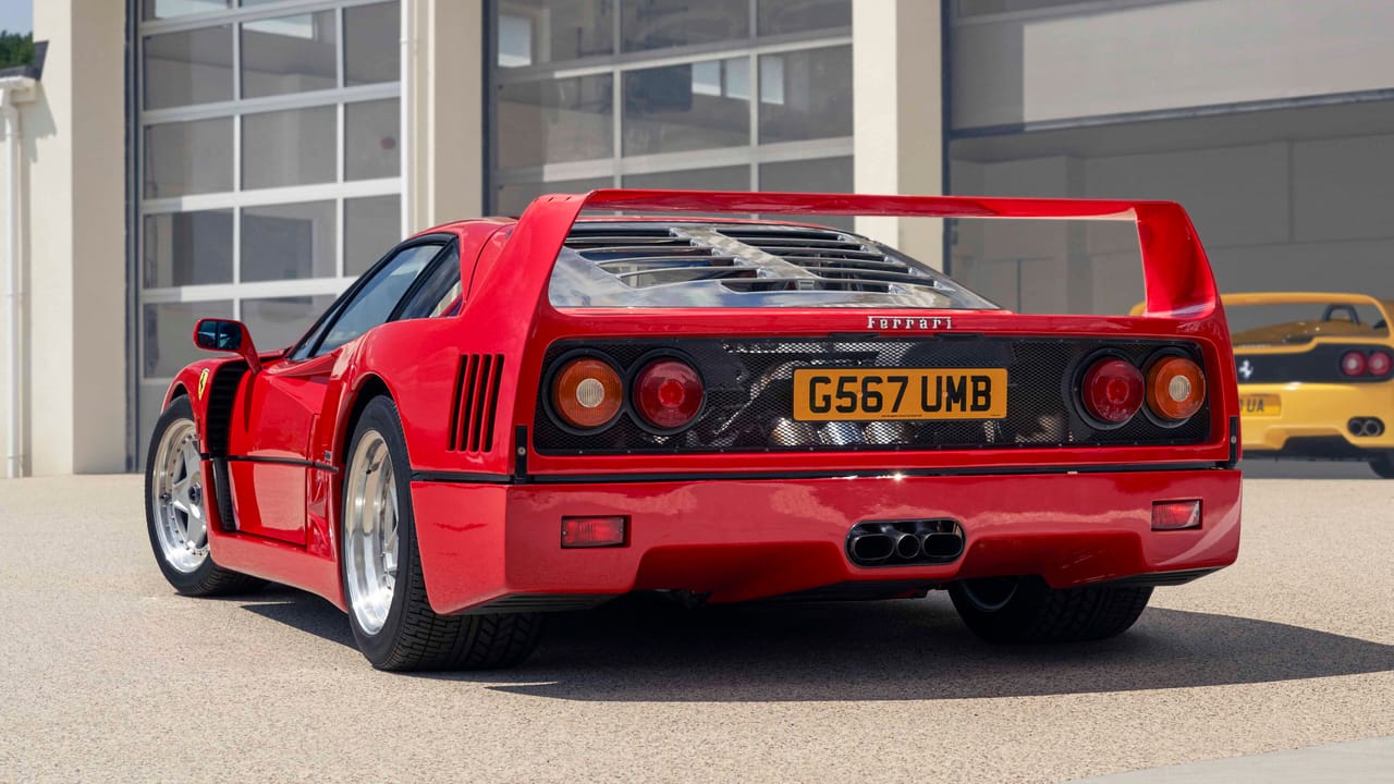Ferrari F40 Twin-Turbo V8 Supercar