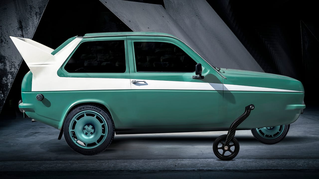 Remastered Reliant Robin with Carbon Fibre Stabilisers