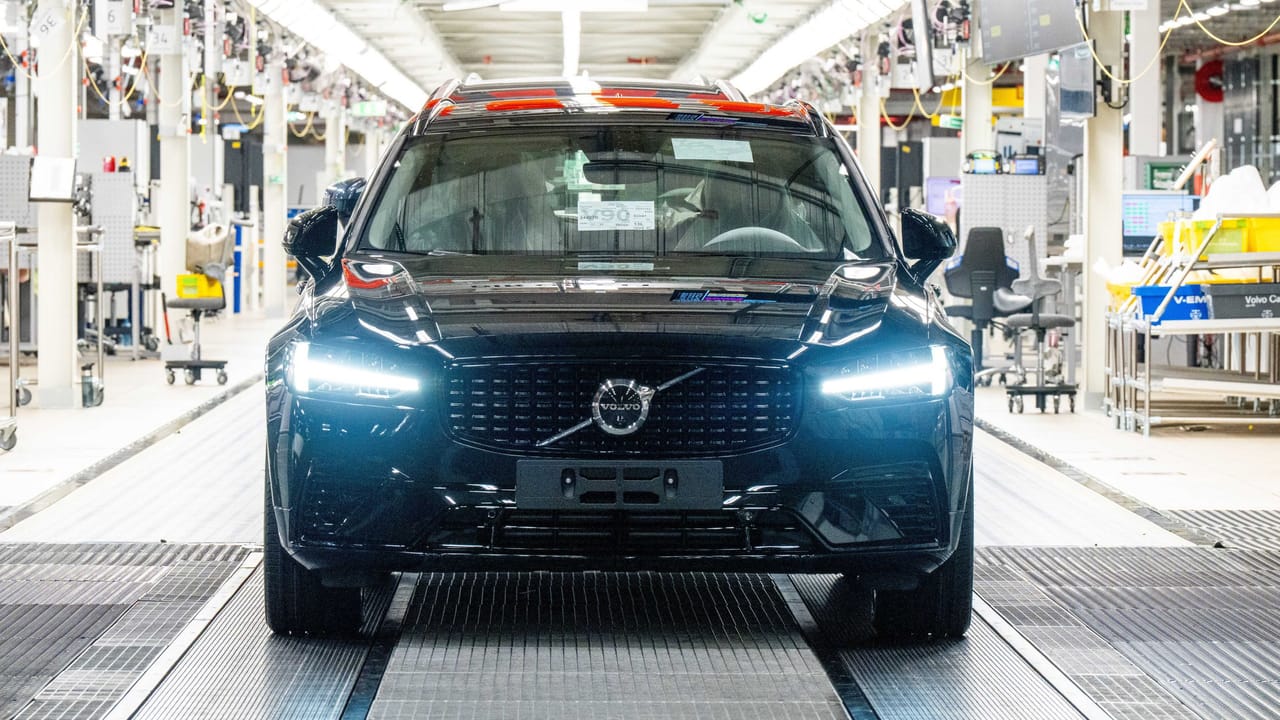 Volvo V90 estate final production