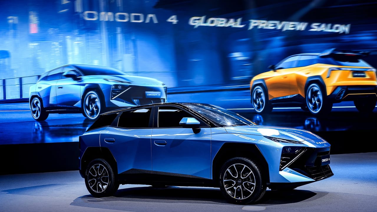 Omoda 4 compact SUV inspired by space, science fiction, and video games