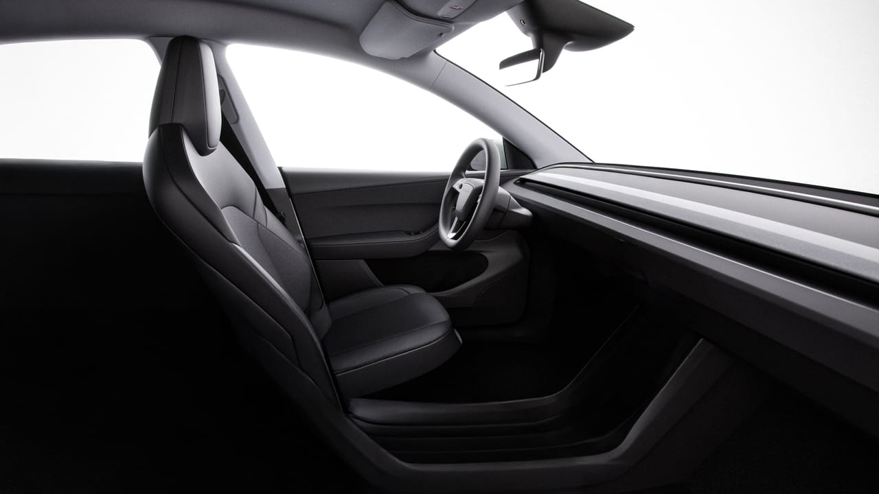 Tesla Sub-Standard Model Y missing features