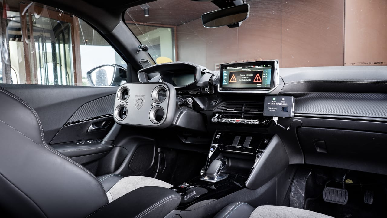 Peugeot Hypersquare steering wheel