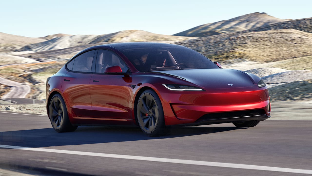 Opinion: I tried Tesla Autopilot on home turf, and it behaved way better than in Britain