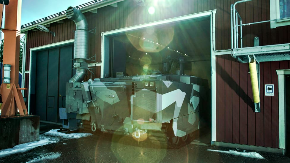 Top Gear drives the world's fastest tank | Top Gear