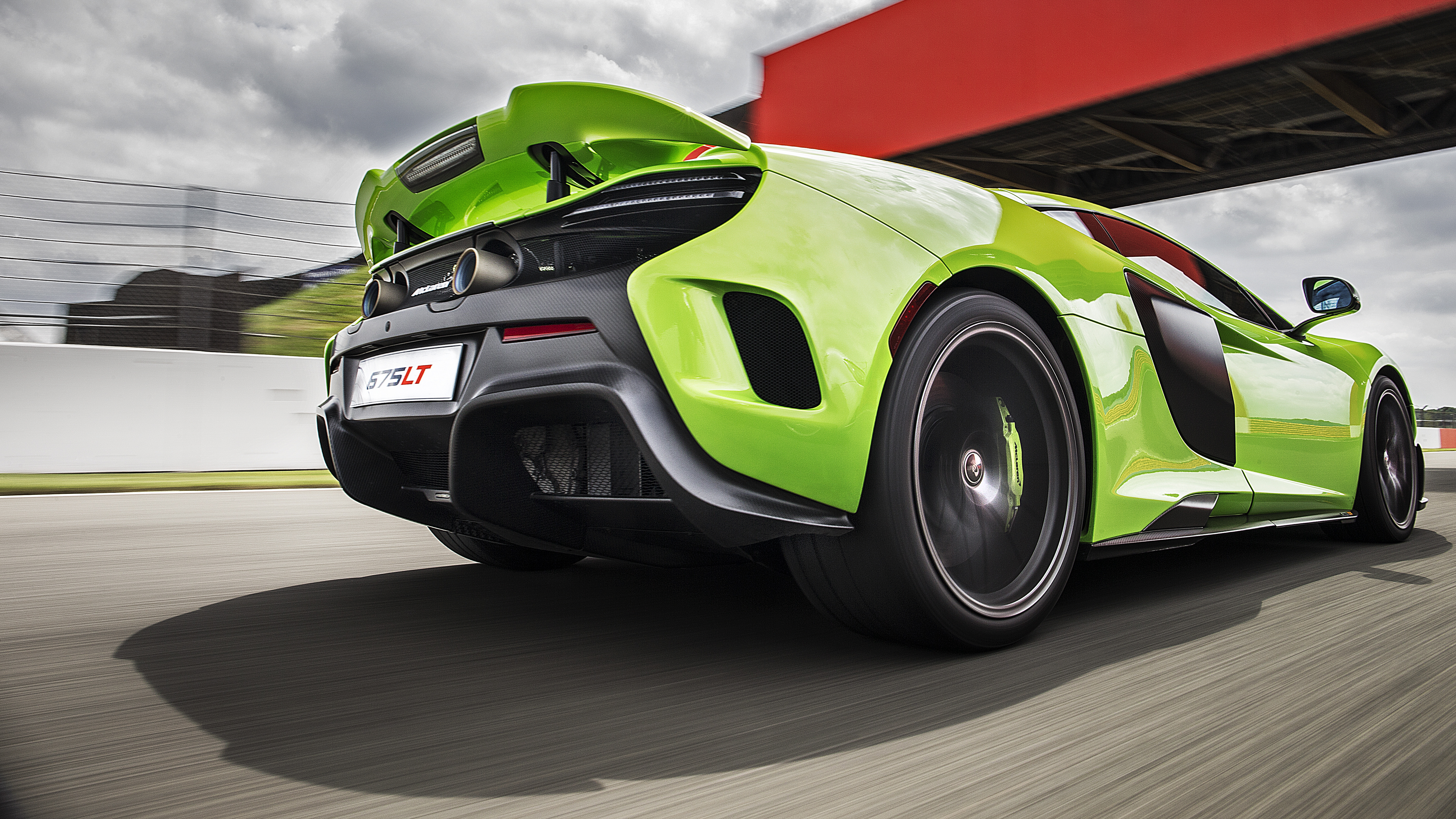 Wallpapers: McLaren’s very fast, very green 675LT | Top Gear