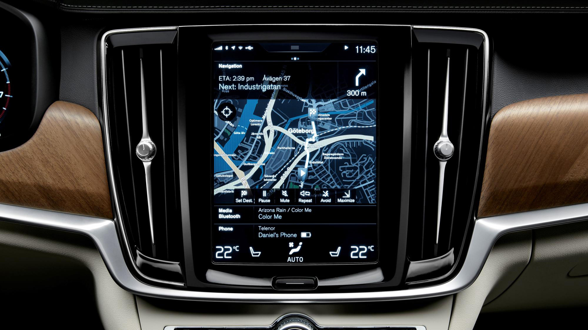 1124523_171504_interior_centre_display_and_air_blades_volvo_s90.jpg