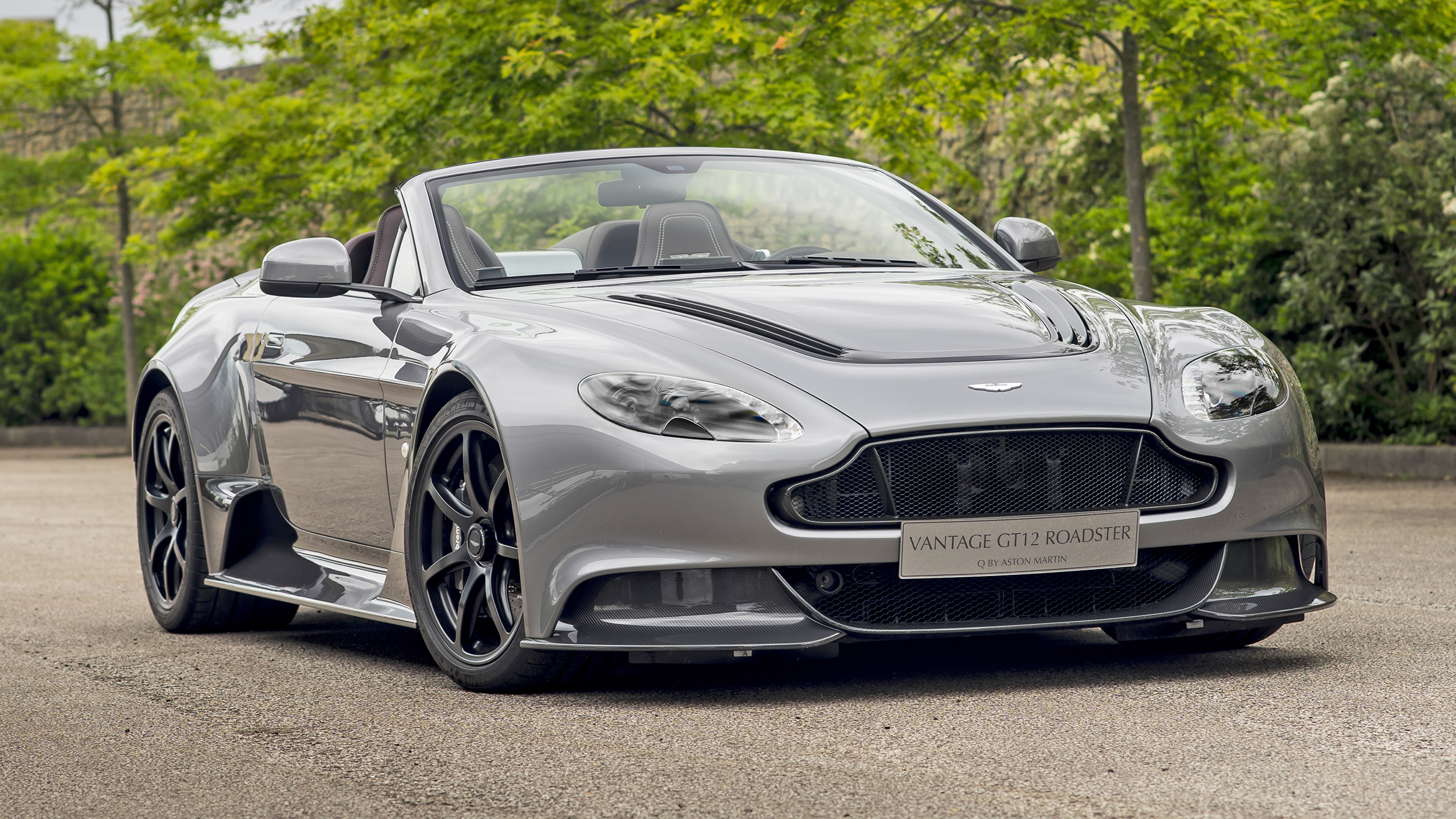 vantage_gt12_roadster_01.jpg