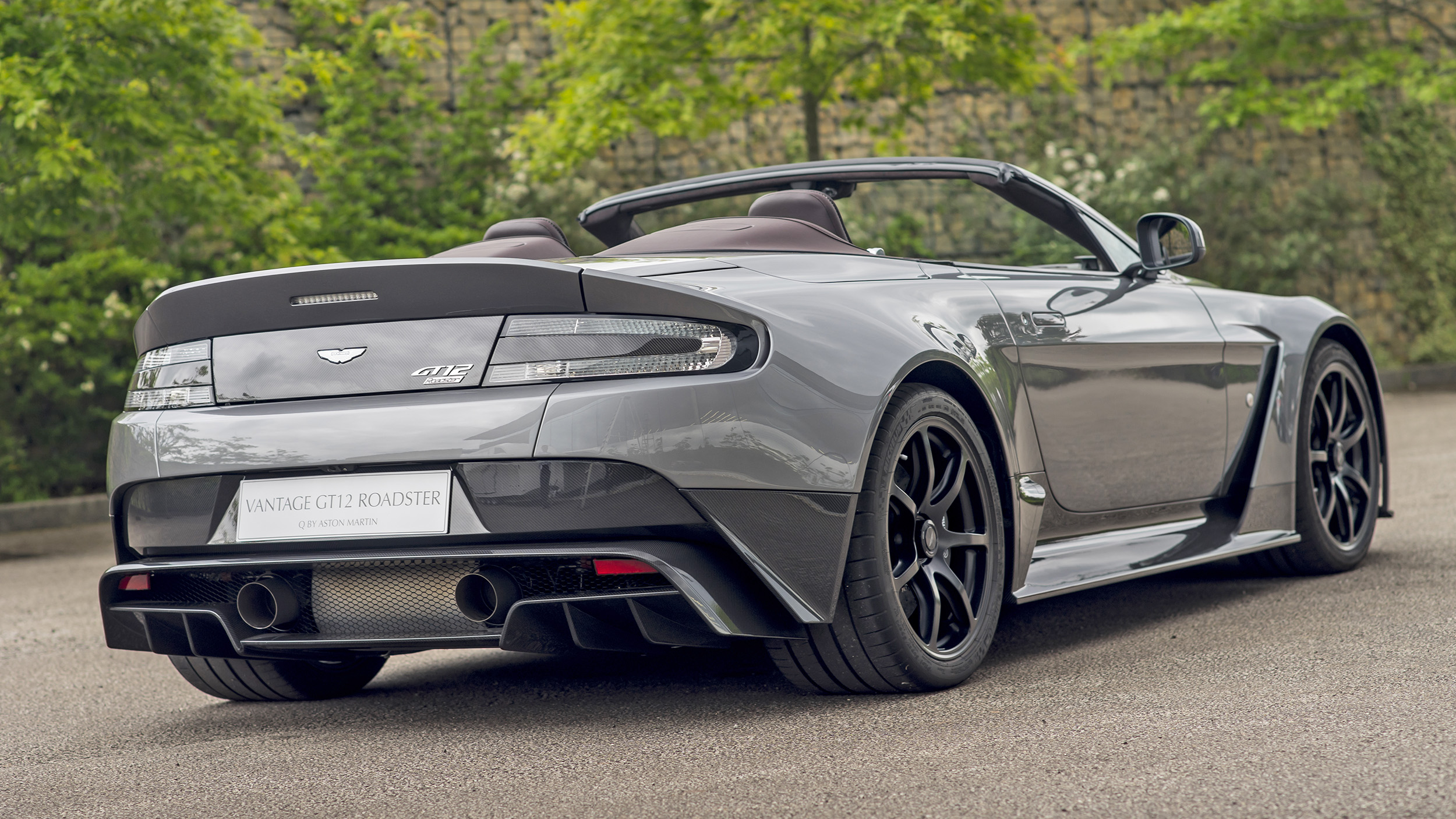 vantage_gt12_roadster_02.jpg