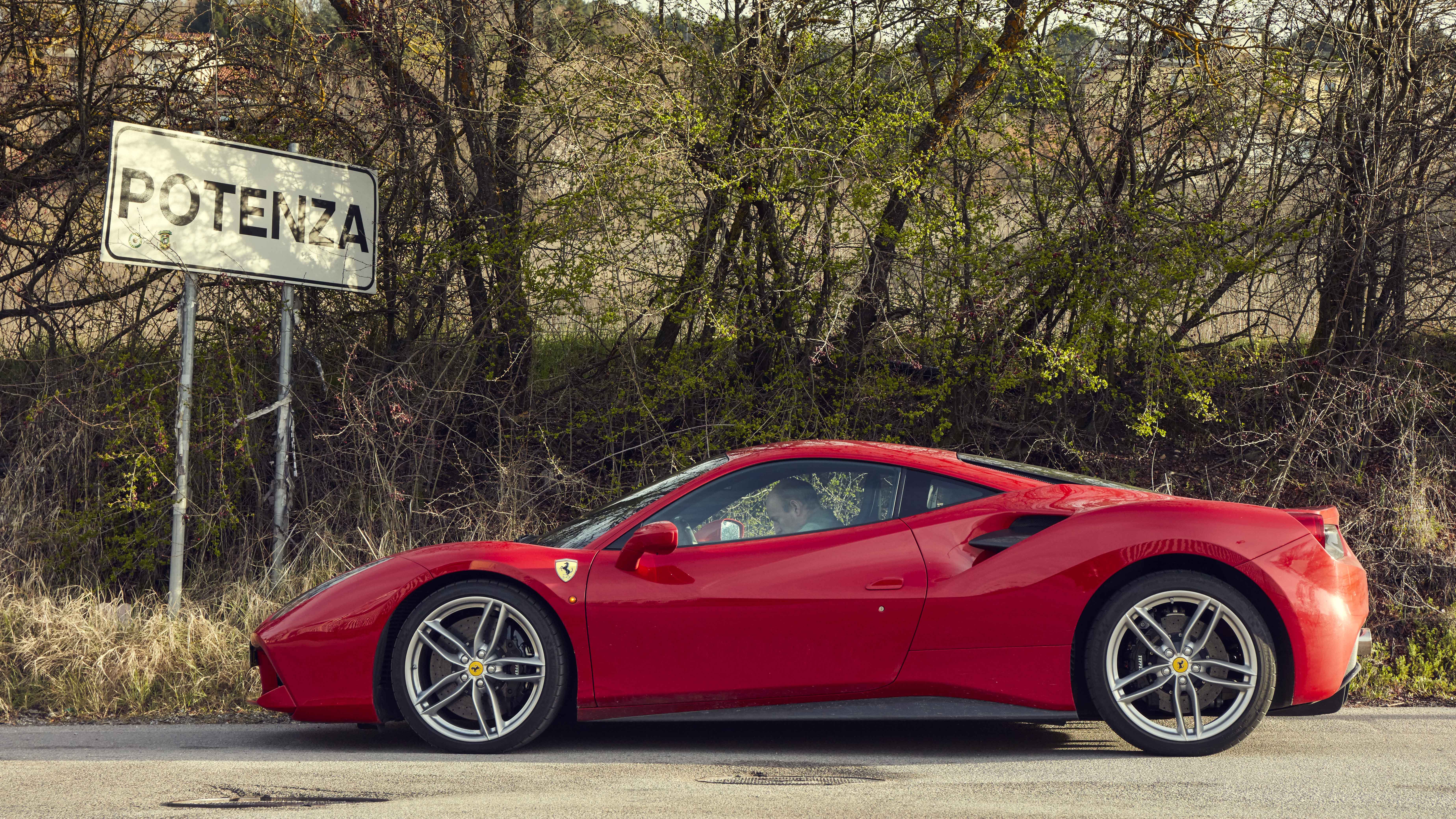 ferrari 488 gt