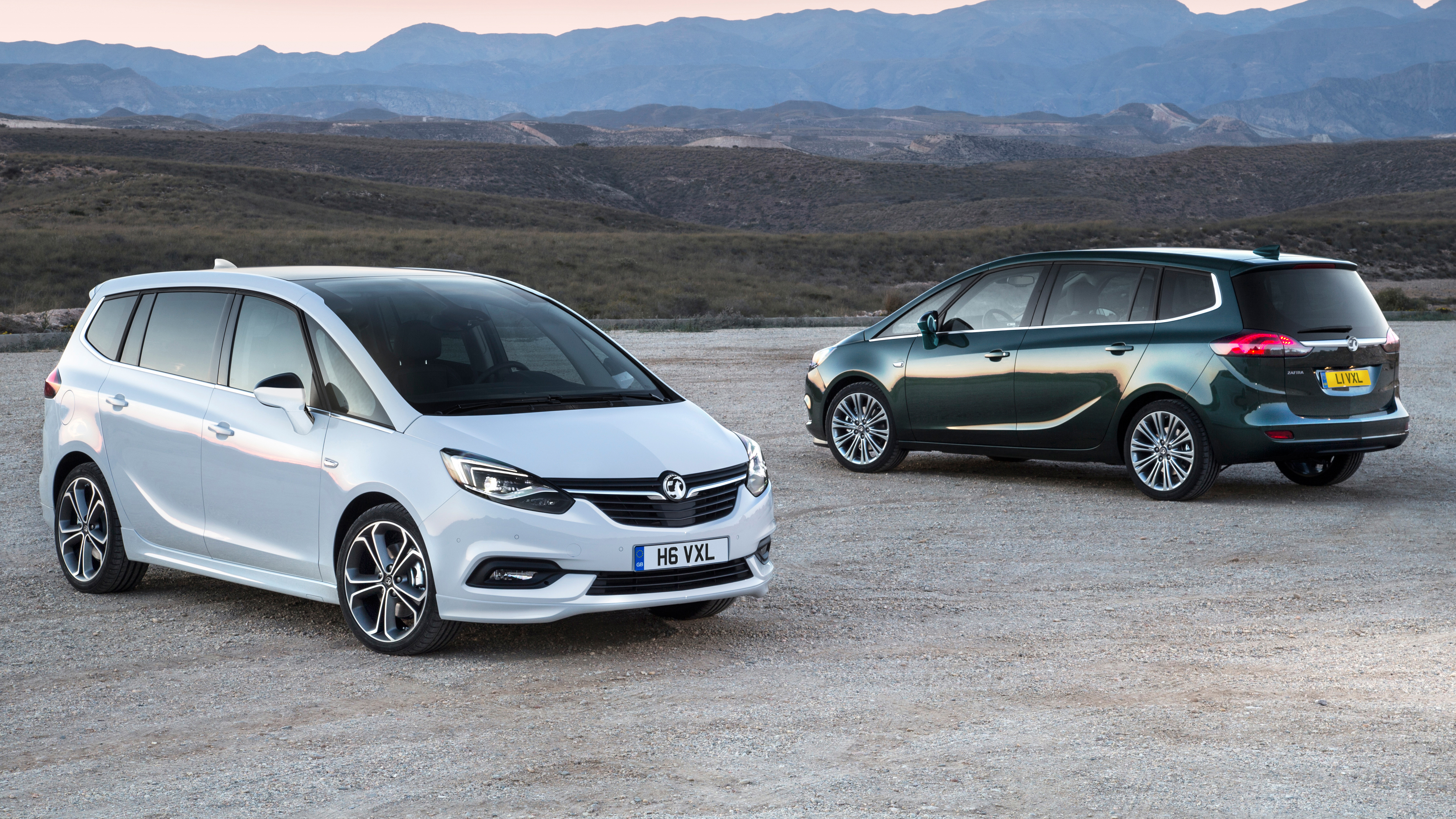 Koreaans Vier Zorgvuldig lezen This is the updated Vauxhall Zafira Tourer | Top Gear