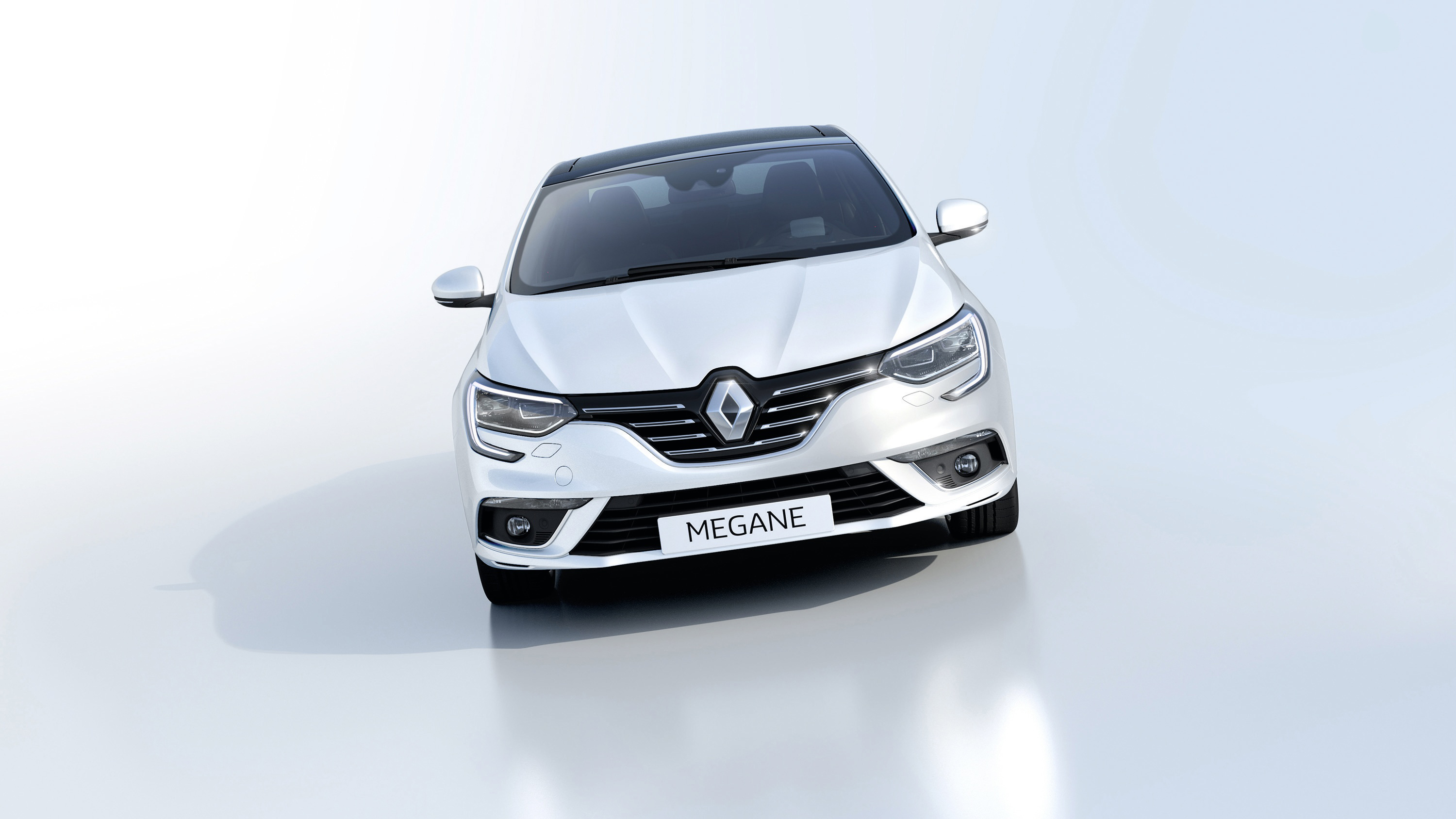 the_megane_family_is_extended_with_the_arrival_of_all-_new_megane_grand_coupe_embargo_09h00_uk_120716_8.jpg
