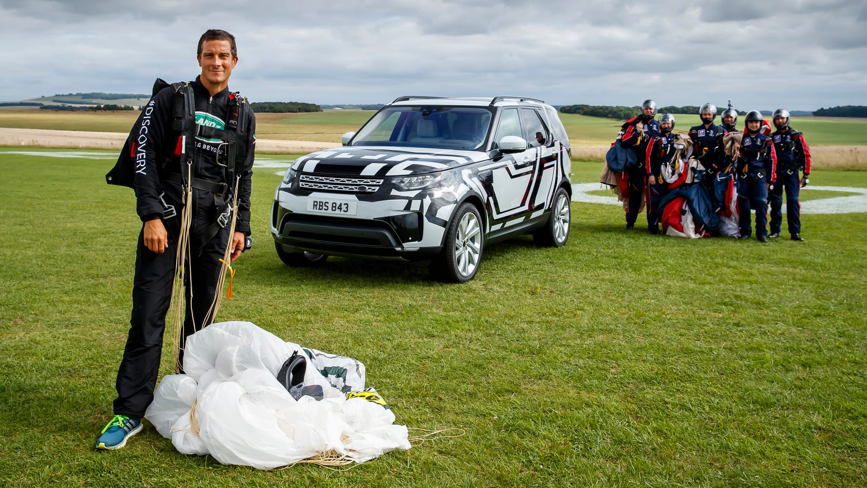 Your Land Rover Discovery can be operated by phone | Top Gear