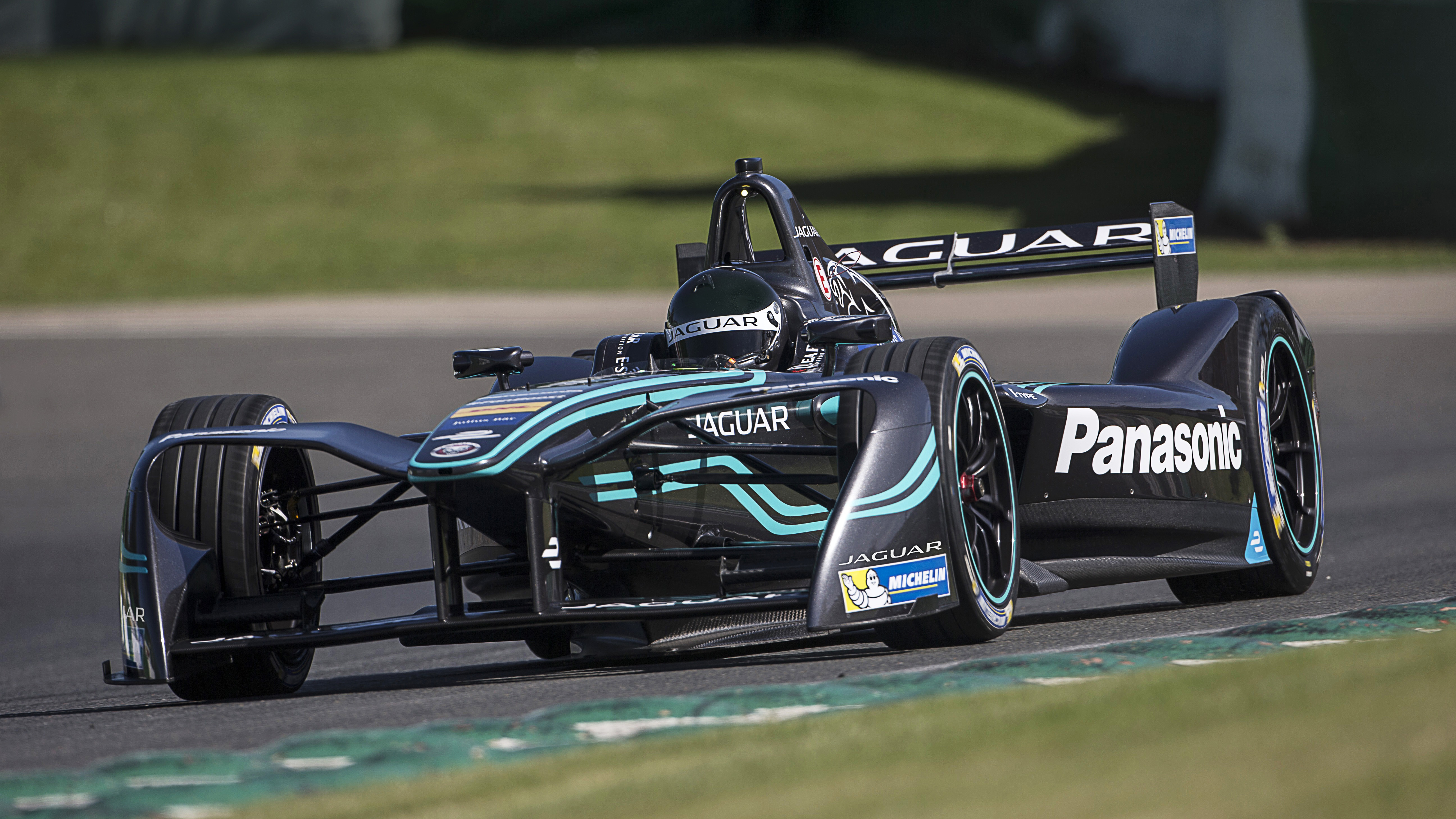 jagracingitypedoningtonfront08091601.jpg