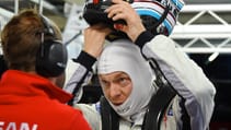 hoy_putting_on_helmet_le_mans_24.jpg