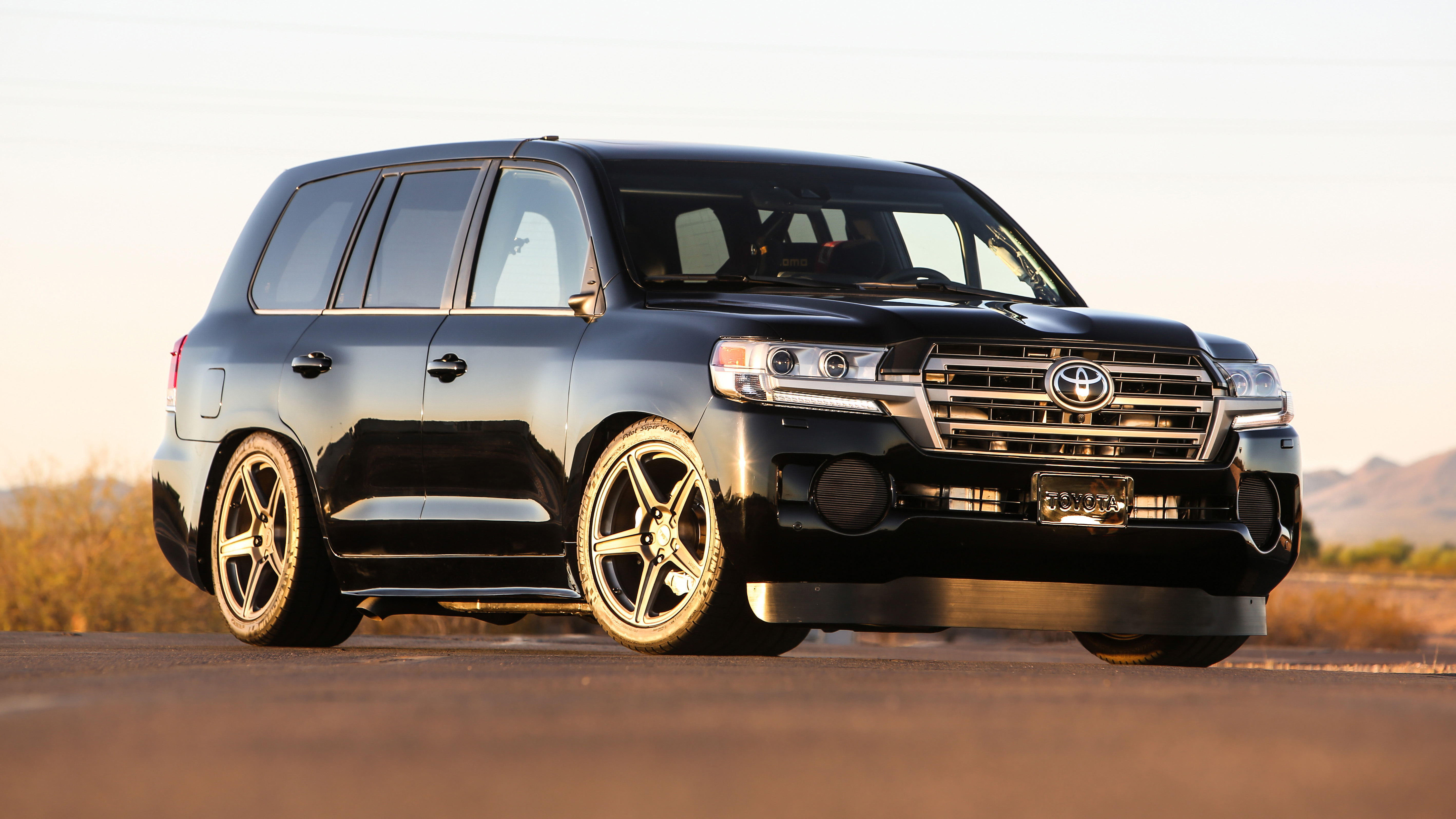 475317_2016sema_land_speed_cruiser_1_7ae42e9cd1d8fa98f4b5bc642d45658fa9bb5bf2.jpg