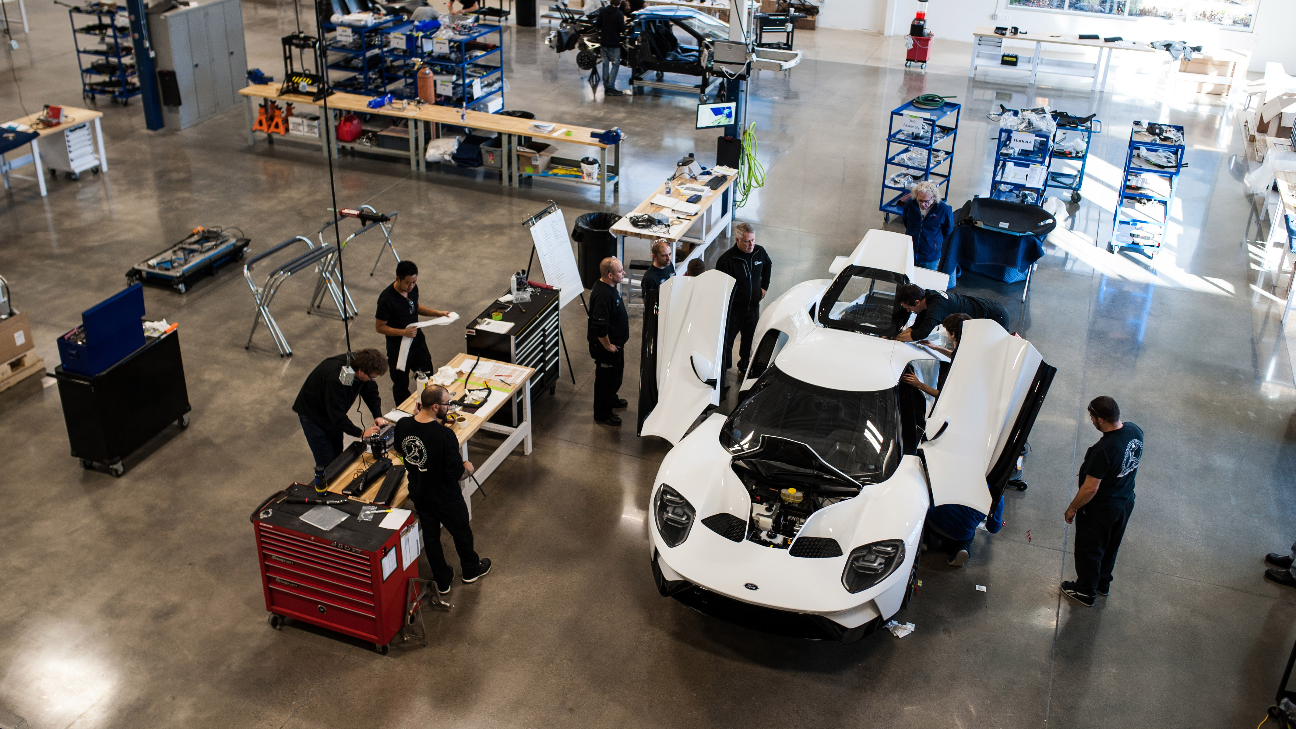 ford_gt_deliveries_begin.jpg