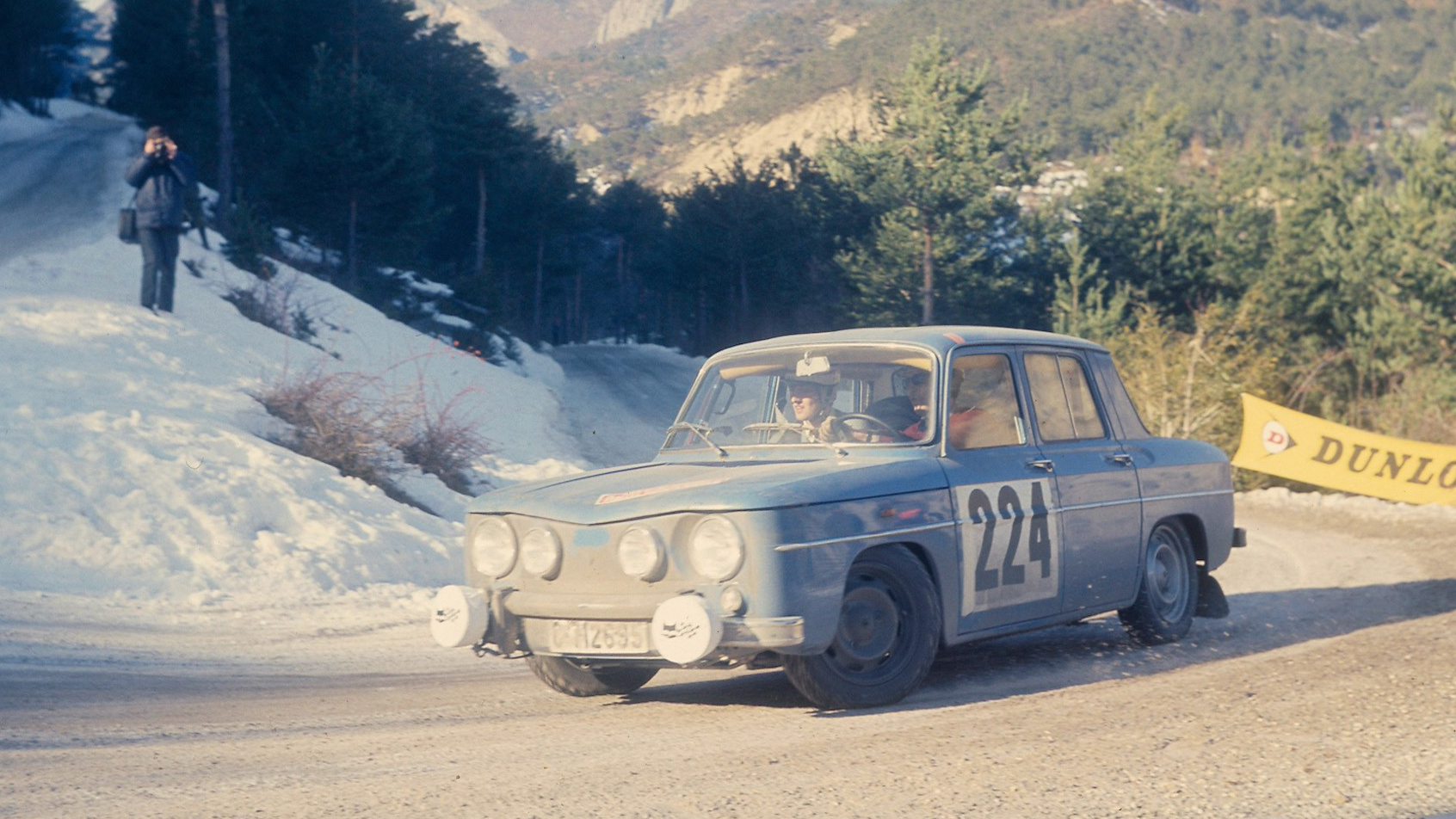 renault_enters_four_renault_8_gordinis_in_the_2017_rallye_monte-carlo_historique_15h00_250117_1.jpg
