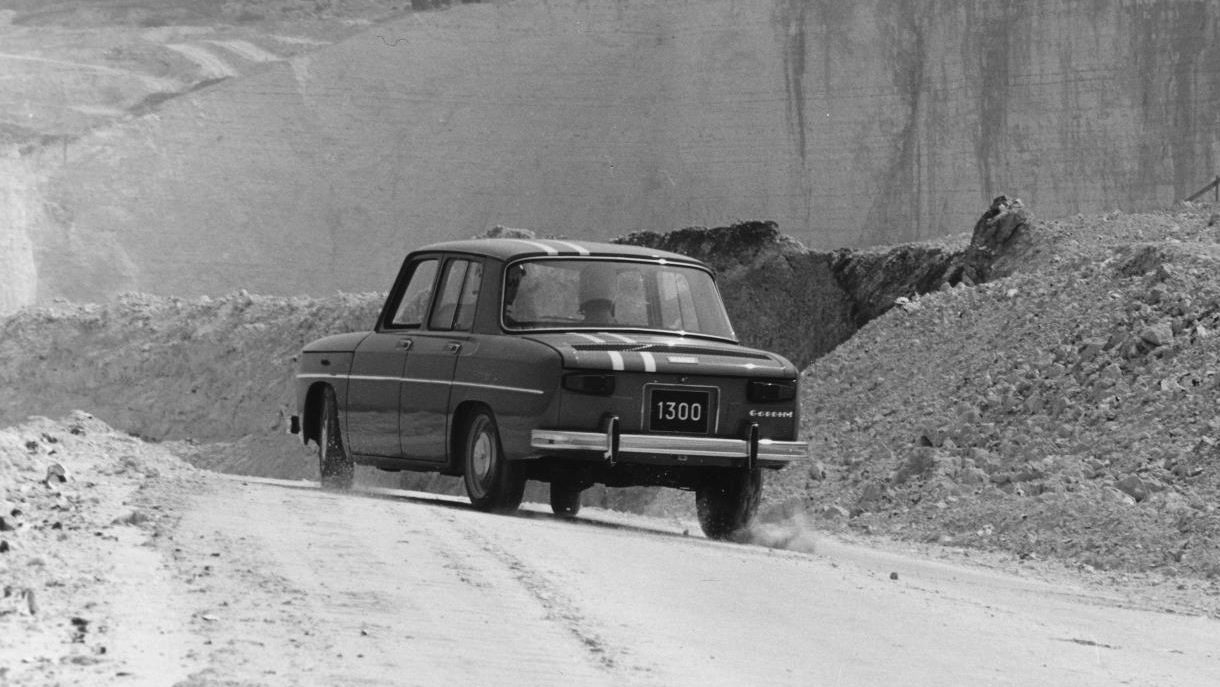 renault_enters_four_renault_8_gordinis_in_the_2017_rallye_monte-carlo_historique_15h00_250117_5.jpg