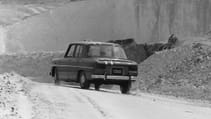 renault_enters_four_renault_8_gordinis_in_the_2017_rallye_monte-carlo_historique_15h00_250117_5.jpg