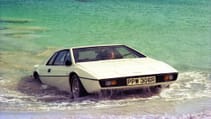 001933_y_bond-filming.jpg