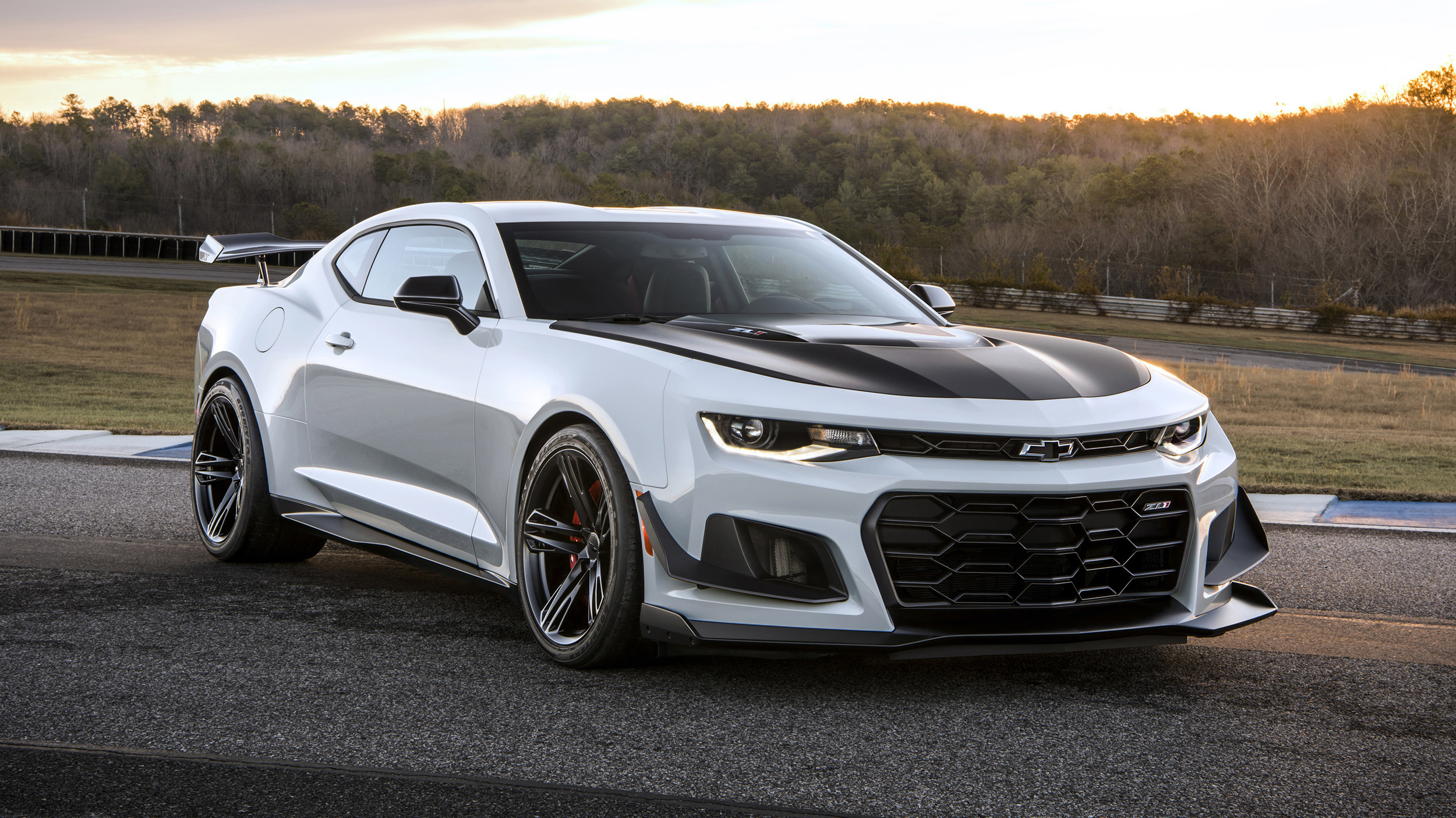 The Camaro Zl1 1le Wants To Bite Your Face Off Top Gear