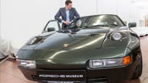 high_dieter_landenberger_head_of_the_historical_porsche_archive_928_4_stuttgart_2017_porsche_ag.jpg