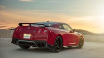 2017_nissan_gt_r_track_edition_04.jpg
