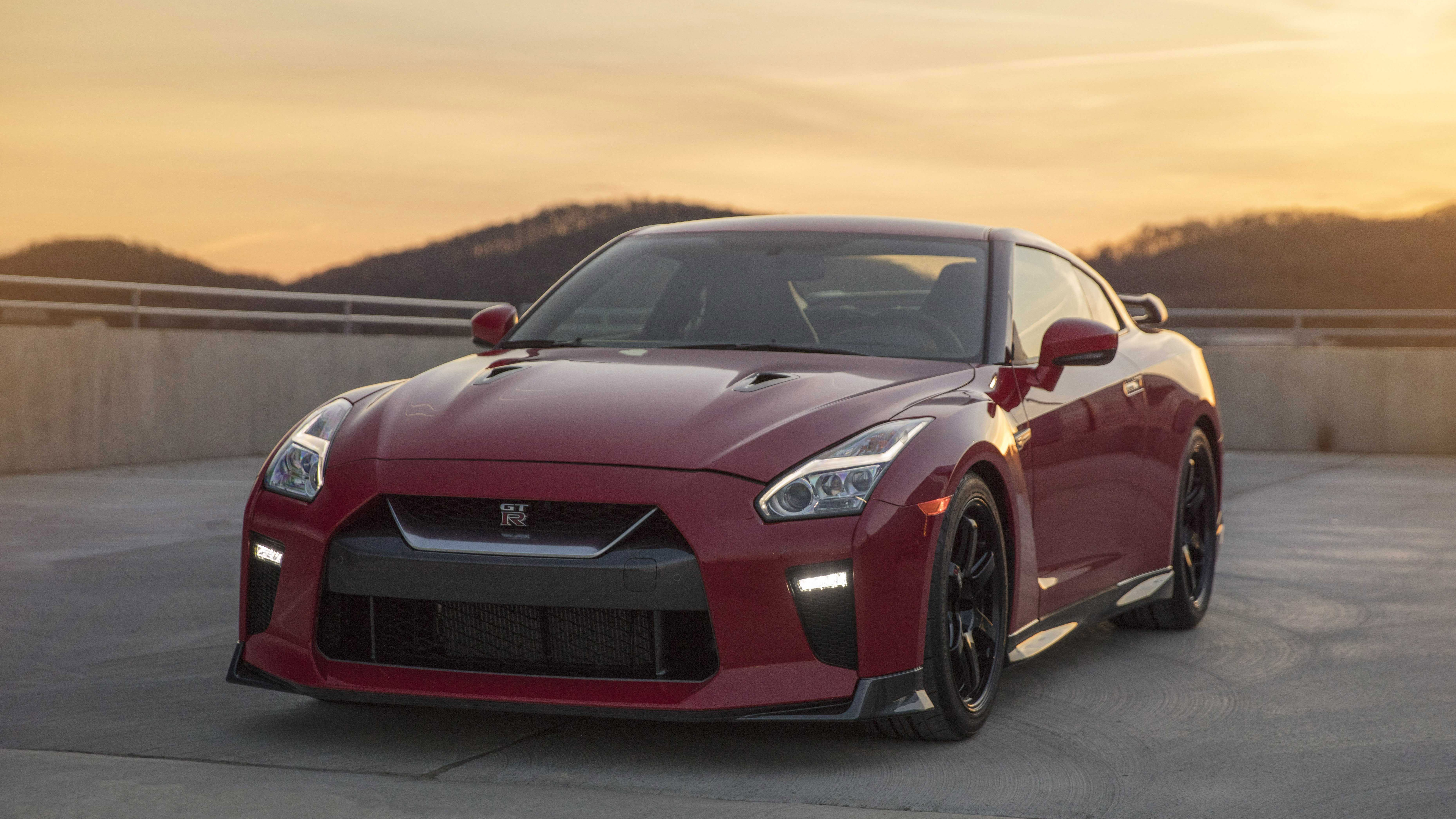 2017_nissan_gt_r_track_edition_08.jpg