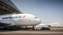 Porsche Cayenne towing Airbus A380 side