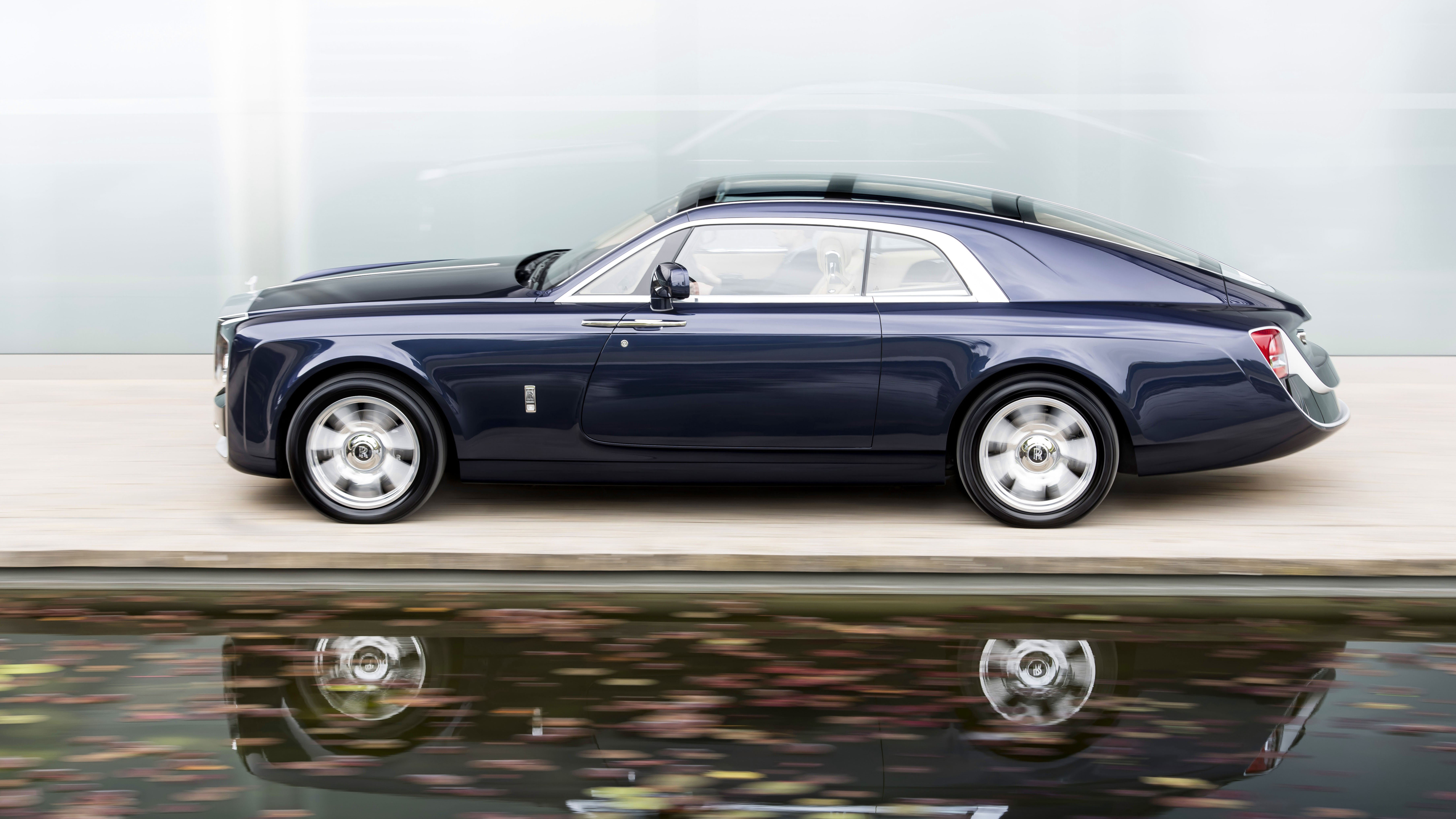 File:Rolls-Royce Phantom VIII 001.jpg - Wikimedia Commons