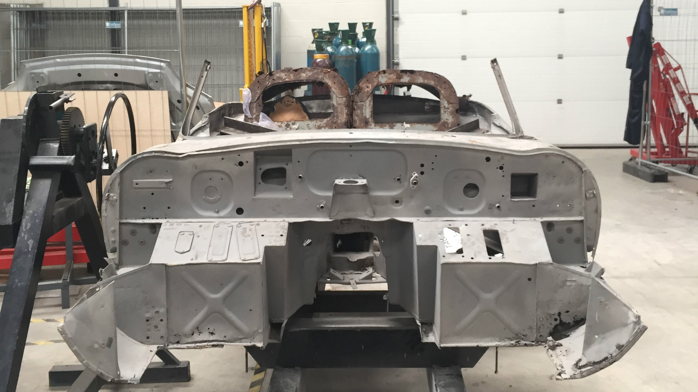 1961_jaguar_e-type_chassis_875256_to_be_restored_by_classic_motor_cars_2.jpg