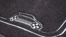 twingo_iconic_special_edition_embargo_09h00_uk_010917_15.jpg