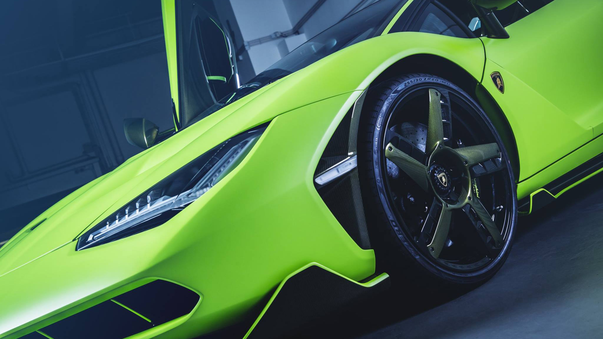 Behold a bright green Lamborghini Centenario | Top Gear, image size:2048x1152
