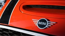 p90289748_highres_mini-cooper-s-3-door.jpg