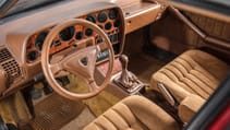 1989_lancia_thema_8.32_series_1_interior.jpg