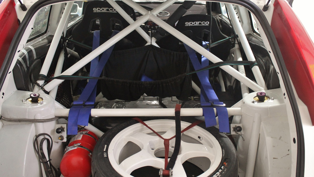 1999_ford_focus_wrc_rally_car_-_ex-colin_mcrae_interior_4.jpg