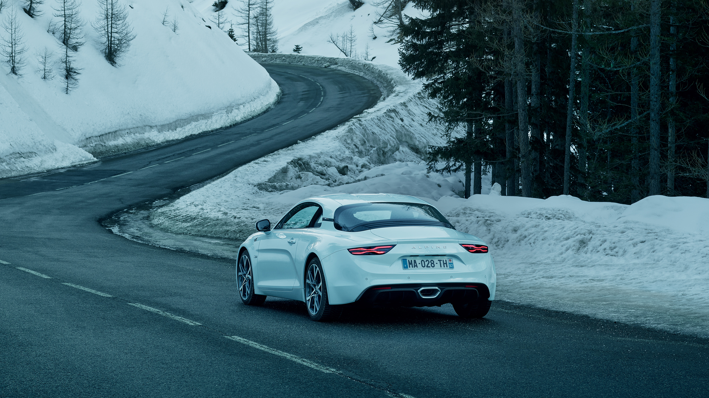 two_new_versions_for_the_alpine_a110_at_the_geneva_motor_show_07h00_uk_270218_3.jpg