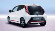 aygo_02_34ar_white.jpg