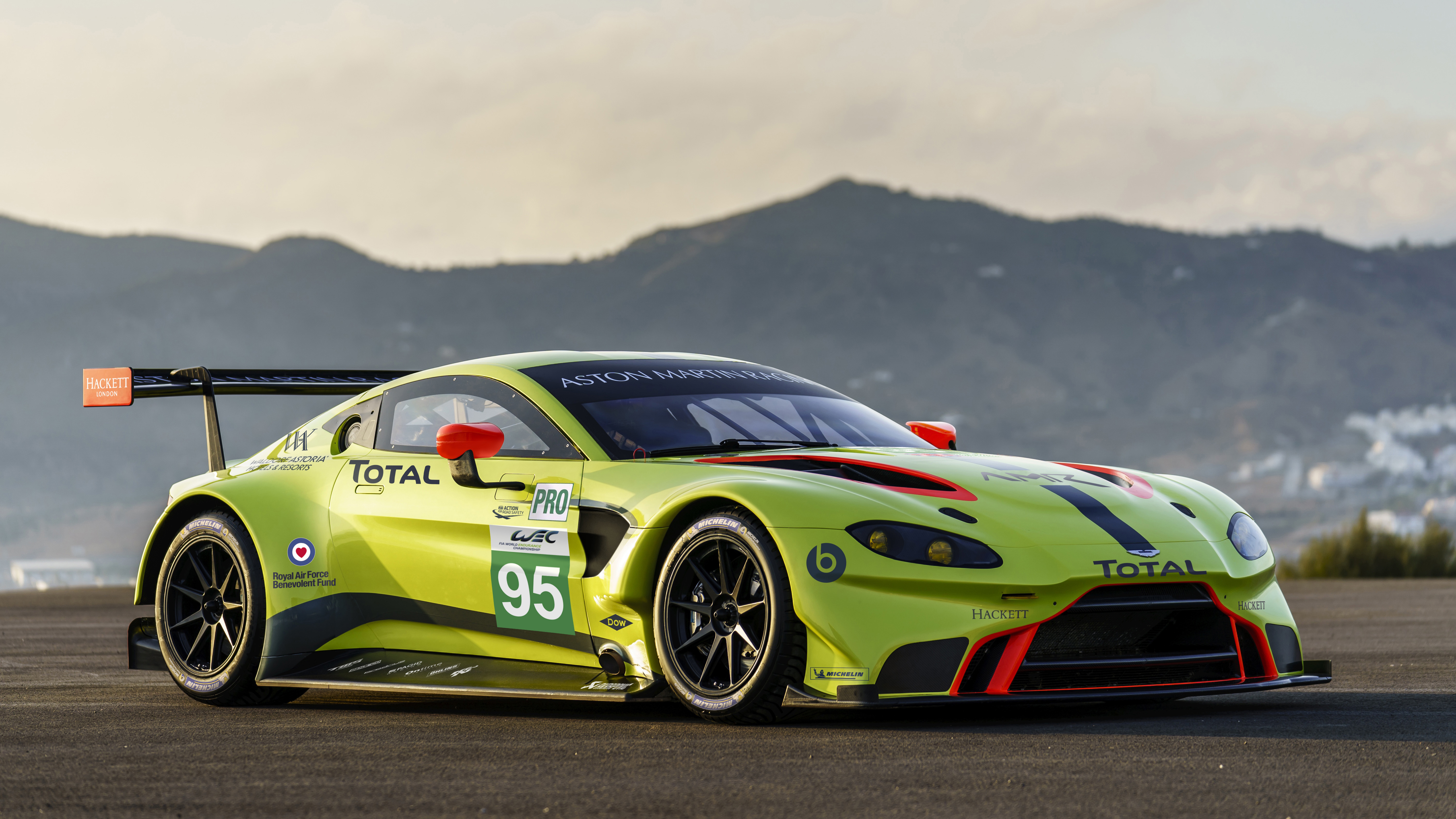 aston_martin_geneva_2018_vantage_gte_01.jpg