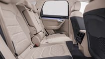 new_touareg_-_blue_-_interior_2.jpg