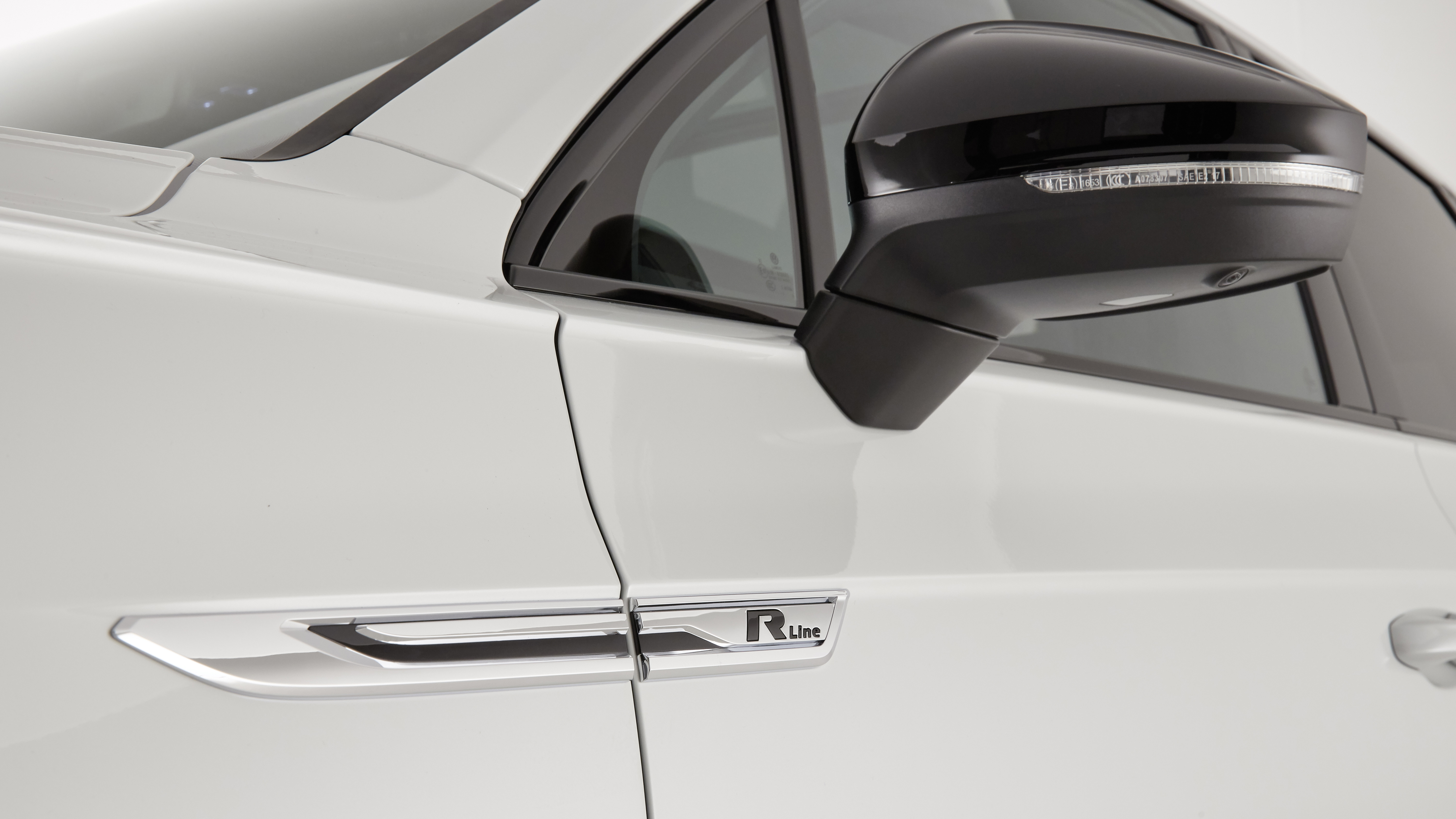 new touareg white details 14