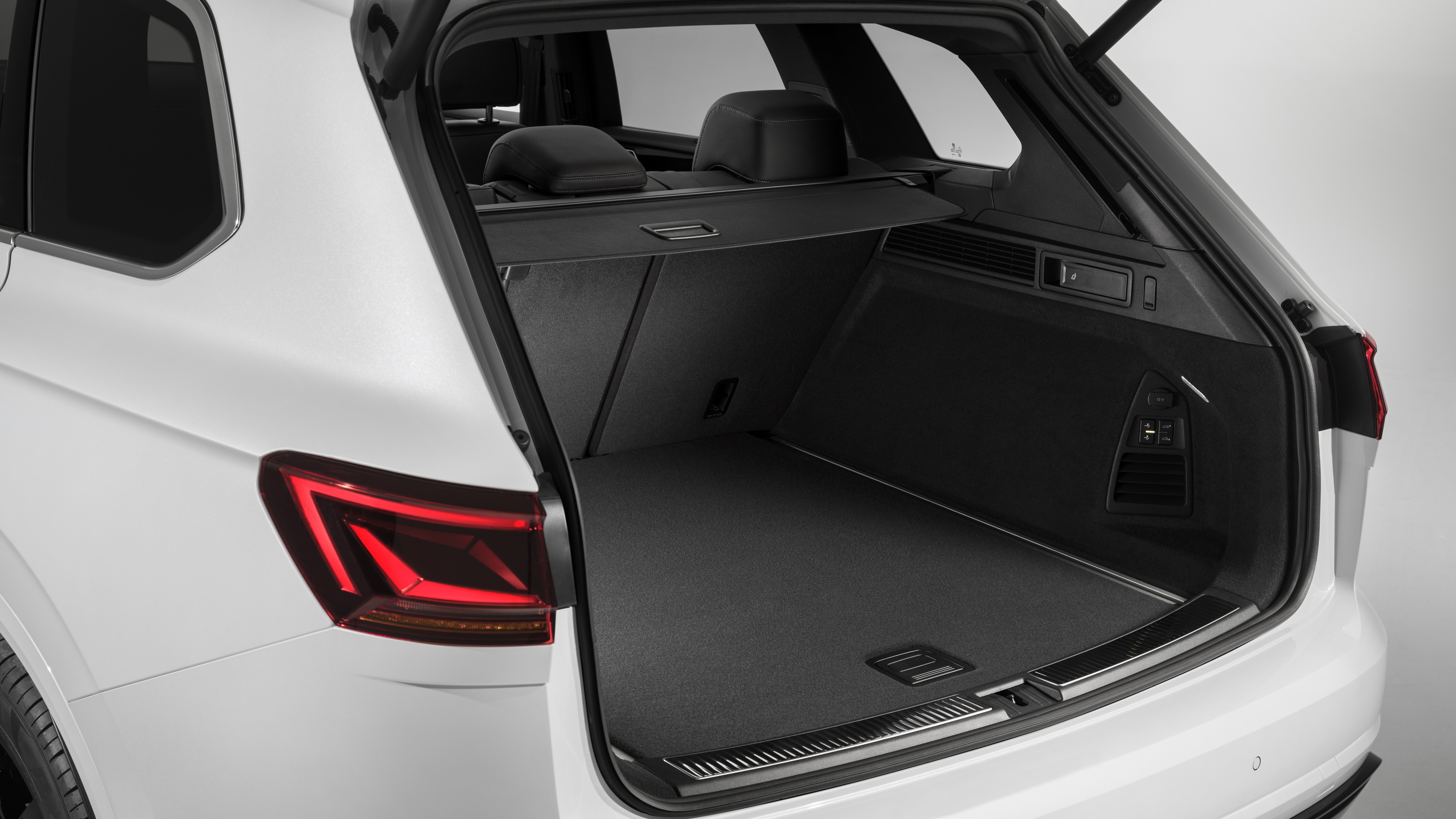 new touareg white interior 9