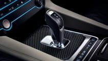 j_f-pace_svr_19my_280318_031_glhd.jpg
