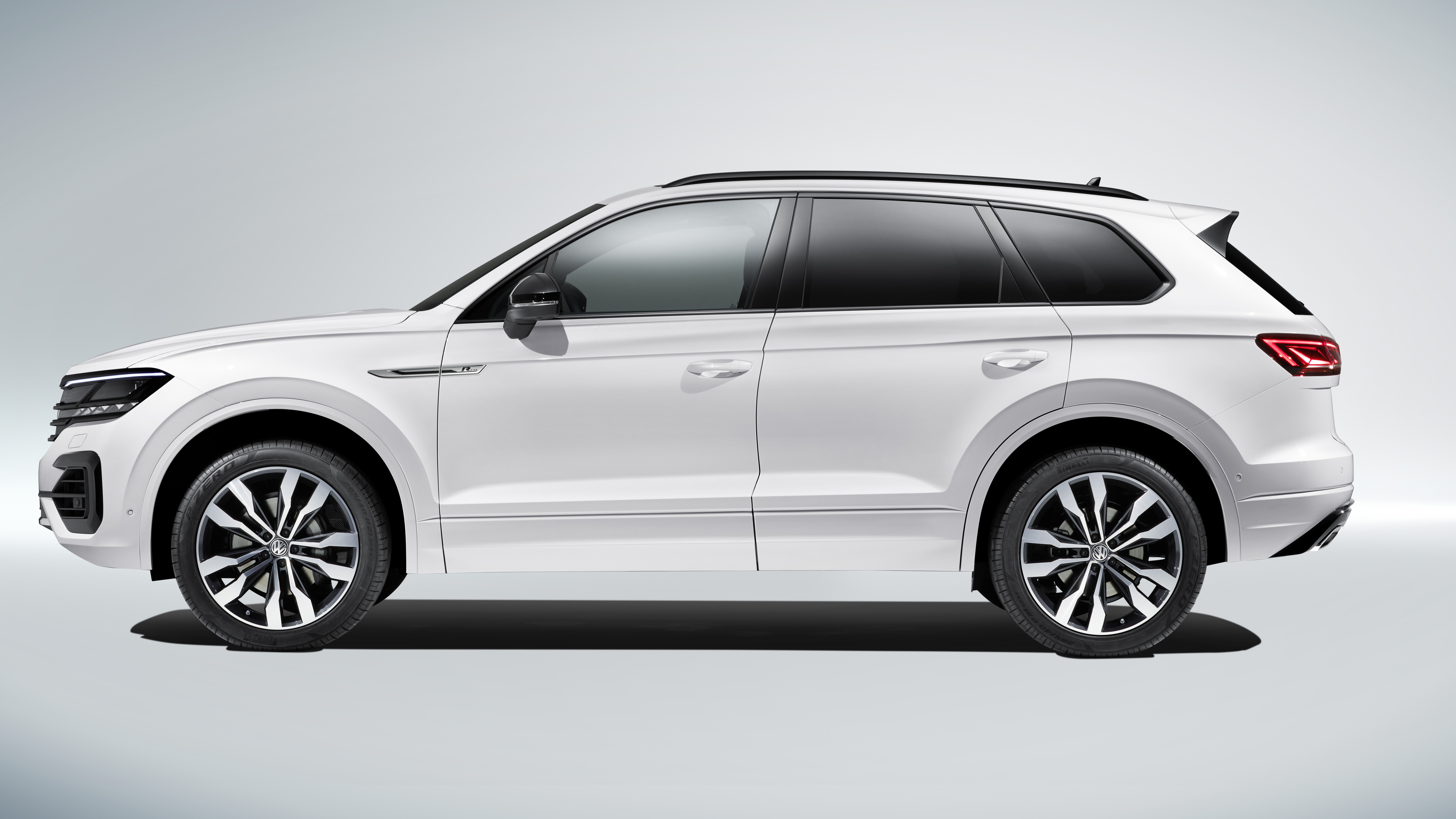 new touareg r line white 17
