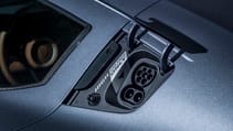 c_two_studio_detail_02.jpg