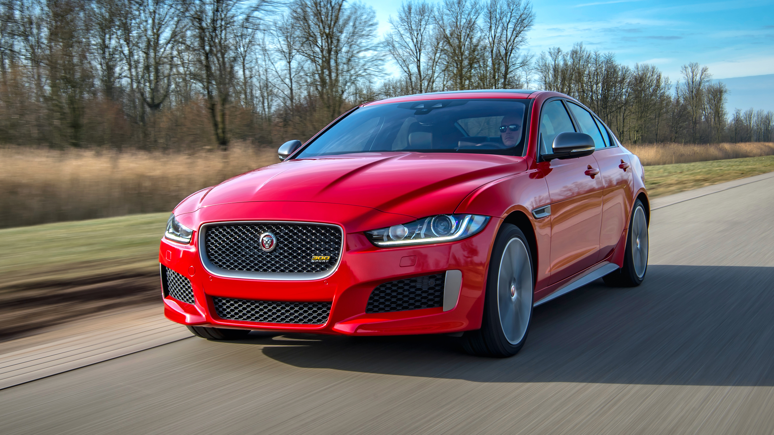 Jaguar xf и xe отличия