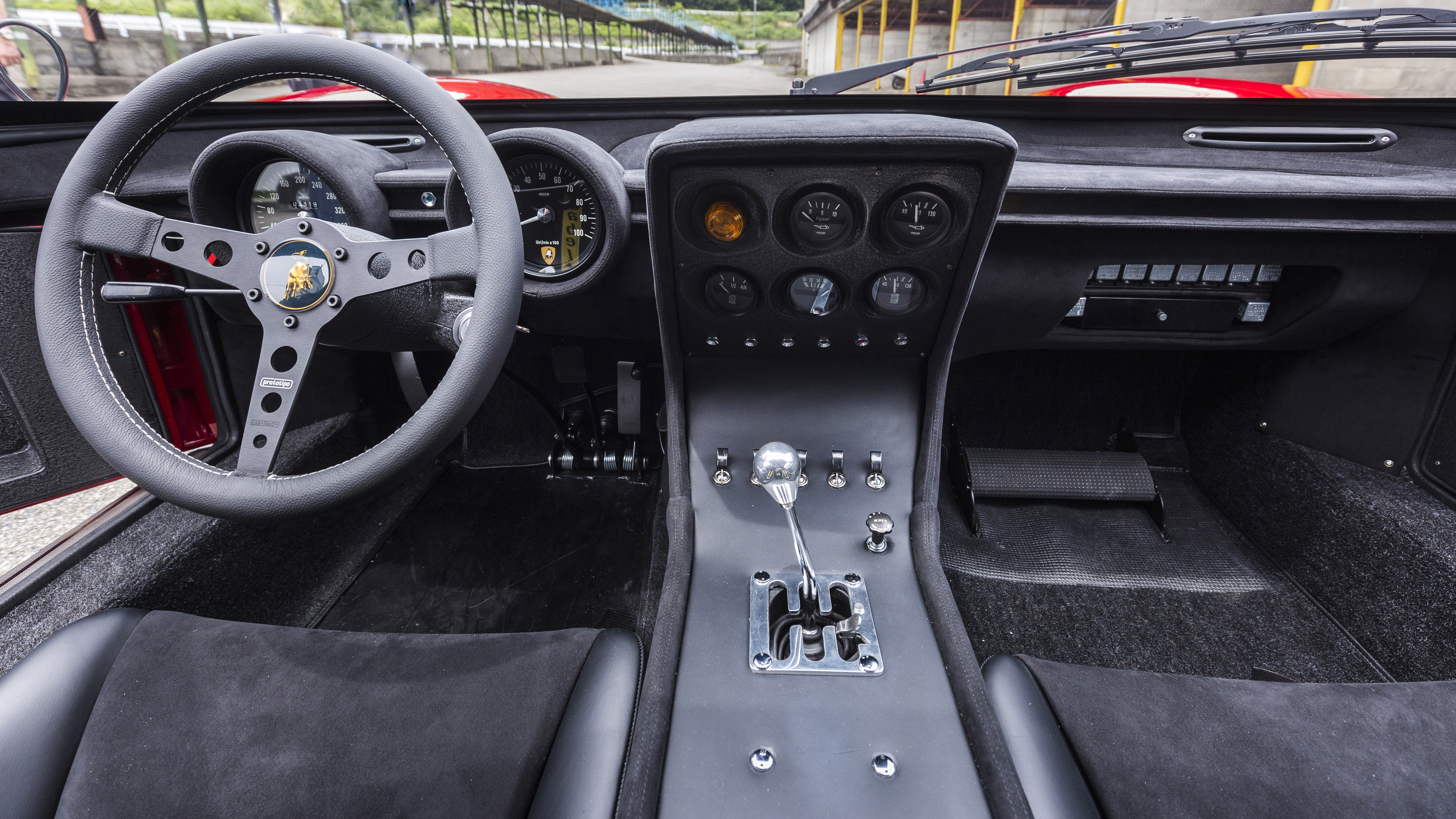 Lamborghini miura салон